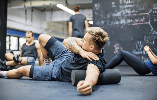 Rolowanie bicepsów, tricepsów i barków (ramiona)